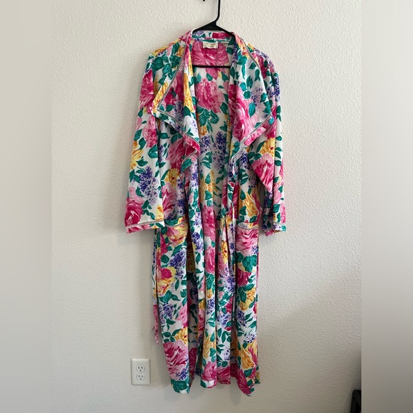 Vintage Pink Floral Victoria Secrets Robe w/ tie  -size Small - Picture 4 of 9